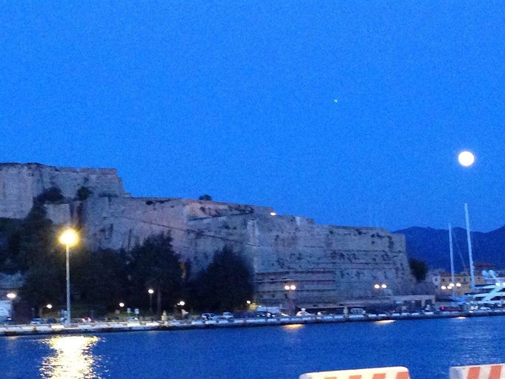 Affittacamere Vista Mare Porto Azzurro Kültér fotó