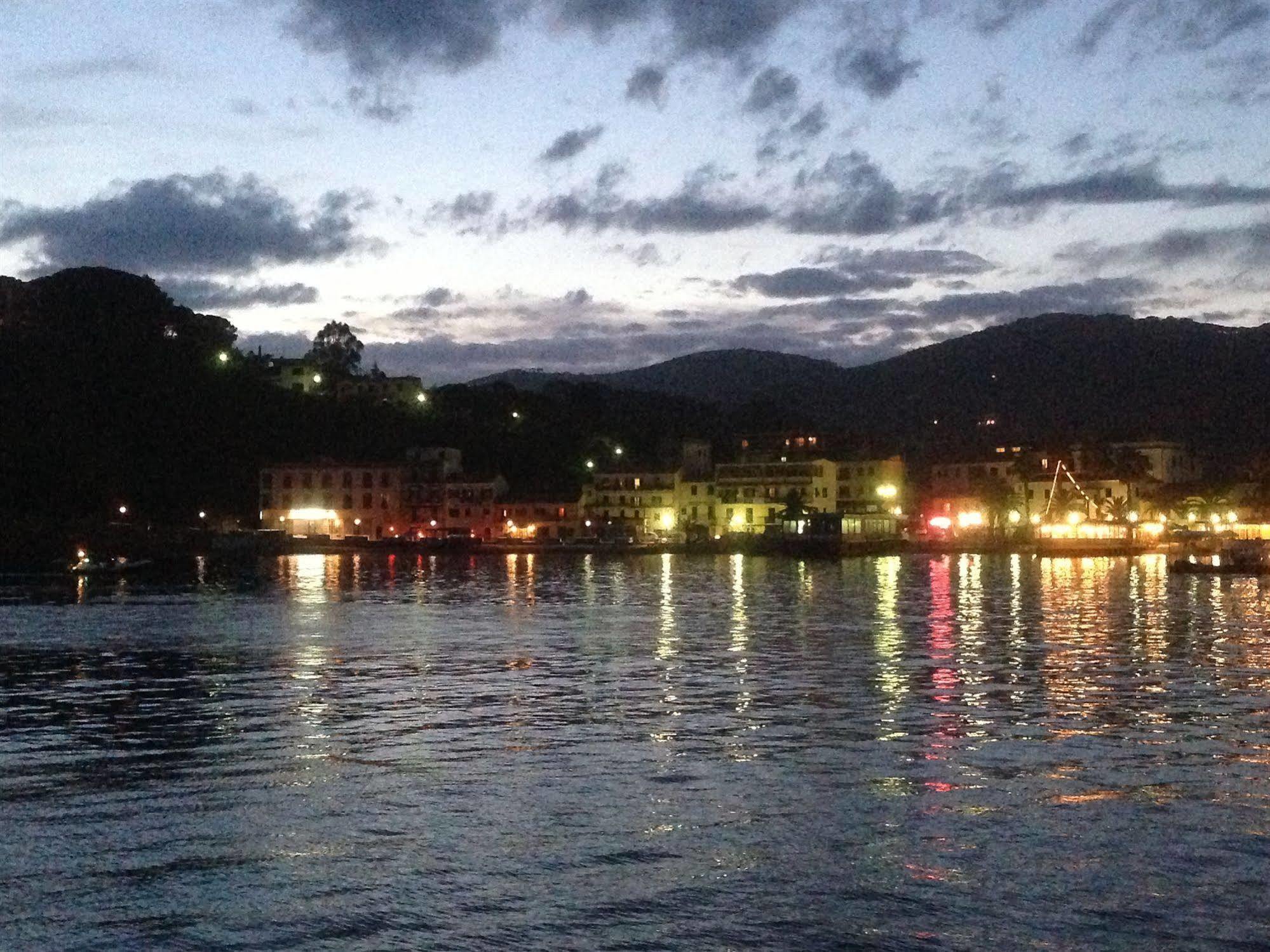 Affittacamere Vista Mare Porto Azzurro Kültér fotó