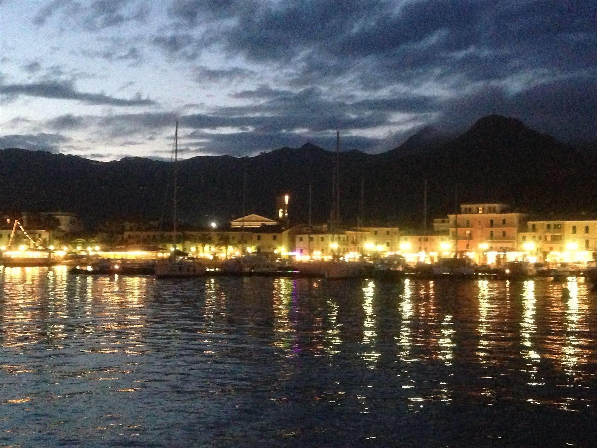 Affittacamere Vista Mare Porto Azzurro Kültér fotó